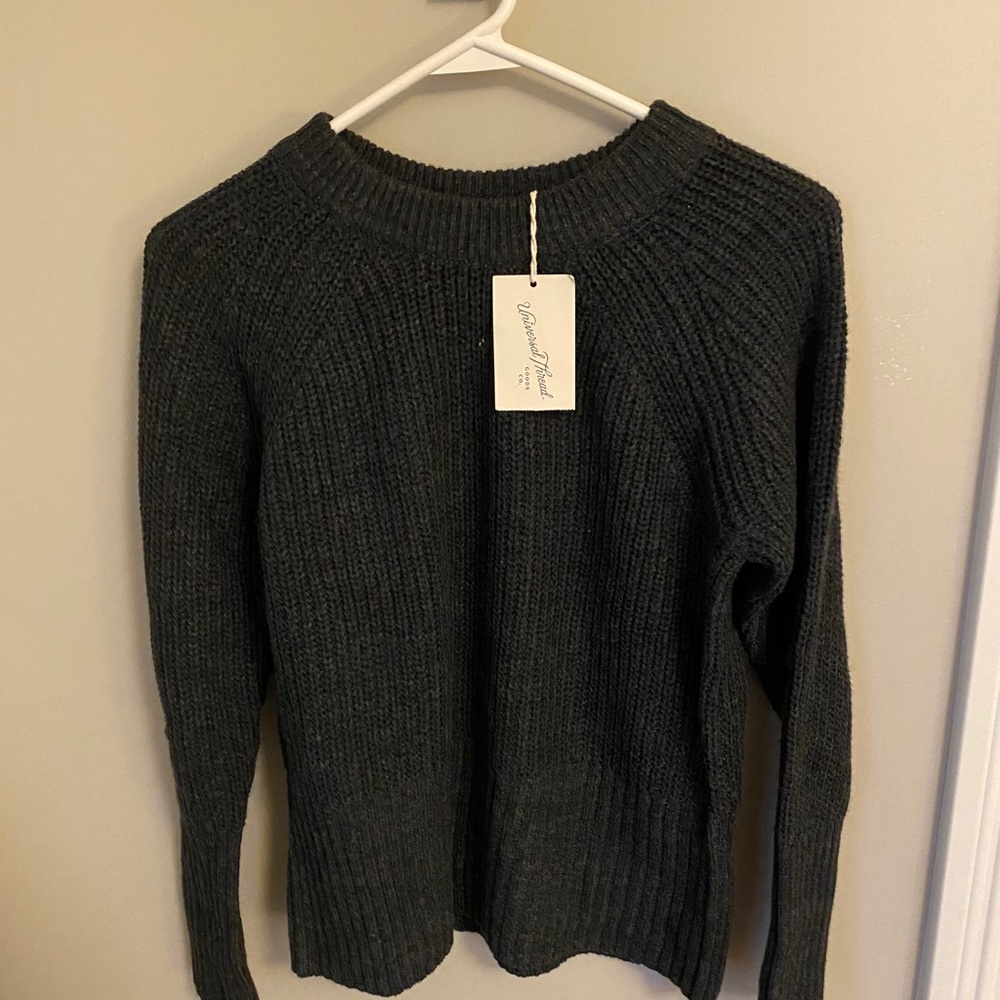 BRAND NEW Universal Thread sweater